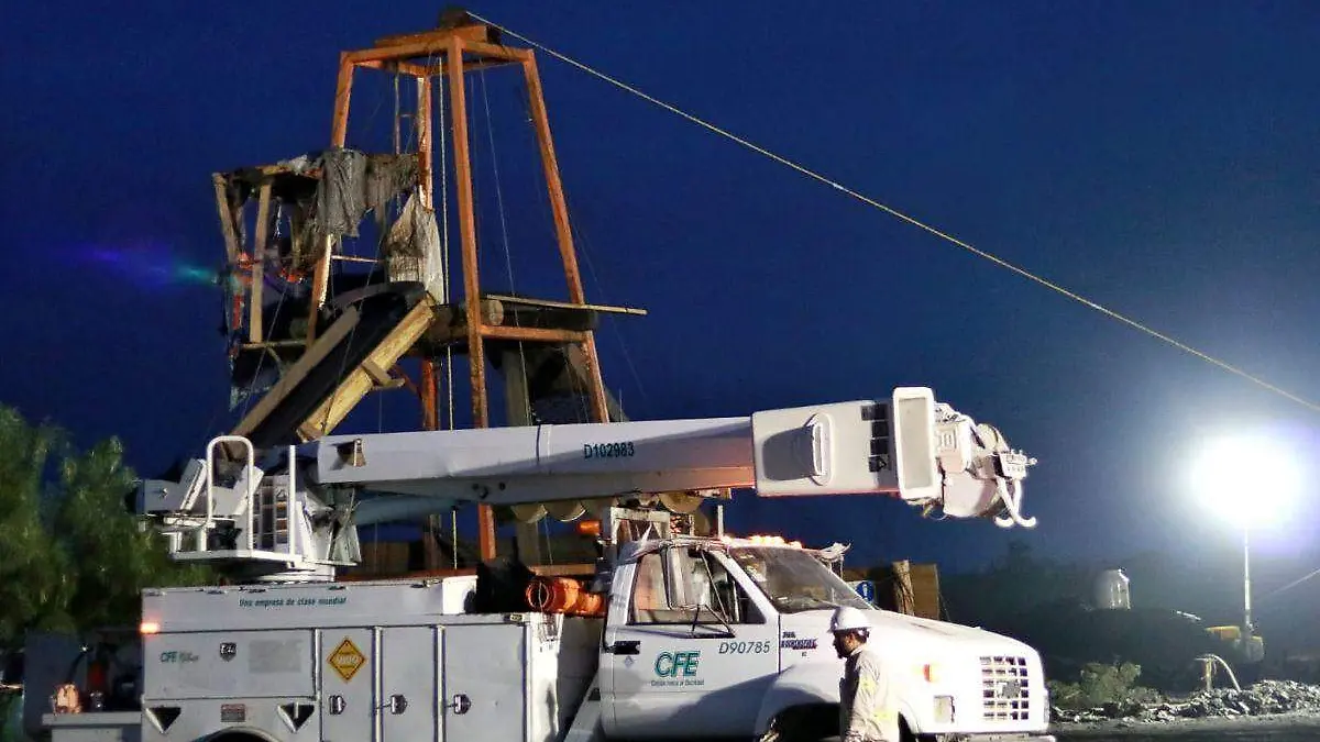 Trabajan 19 bombas para extraer agua y rescatar a mineros en Sabinas, Coahuila